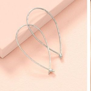:: Stella & Dot Hammered Wire Small Hoops ::